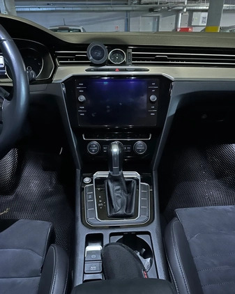 Volkswagen Passat cena 88000 przebieg: 131300, rok produkcji 2019 z Łódź małe 79